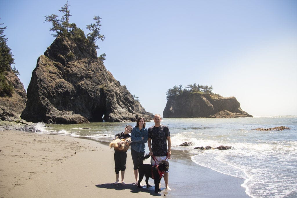 17 Best Day Hikes in Oregon You Don’t Want to Miss (Dog & Family-Friendly) secret beach oregon hike
