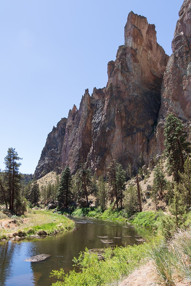 A view of Crooked River at Smith Rock State Park.