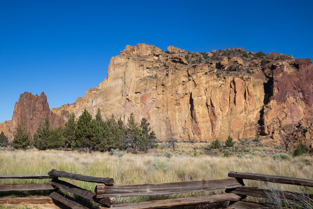 A spectacular view of Smith Rock