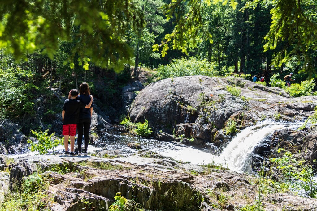 The second drop of Dead River Falls. A small waterfall surrounded by large rocks.