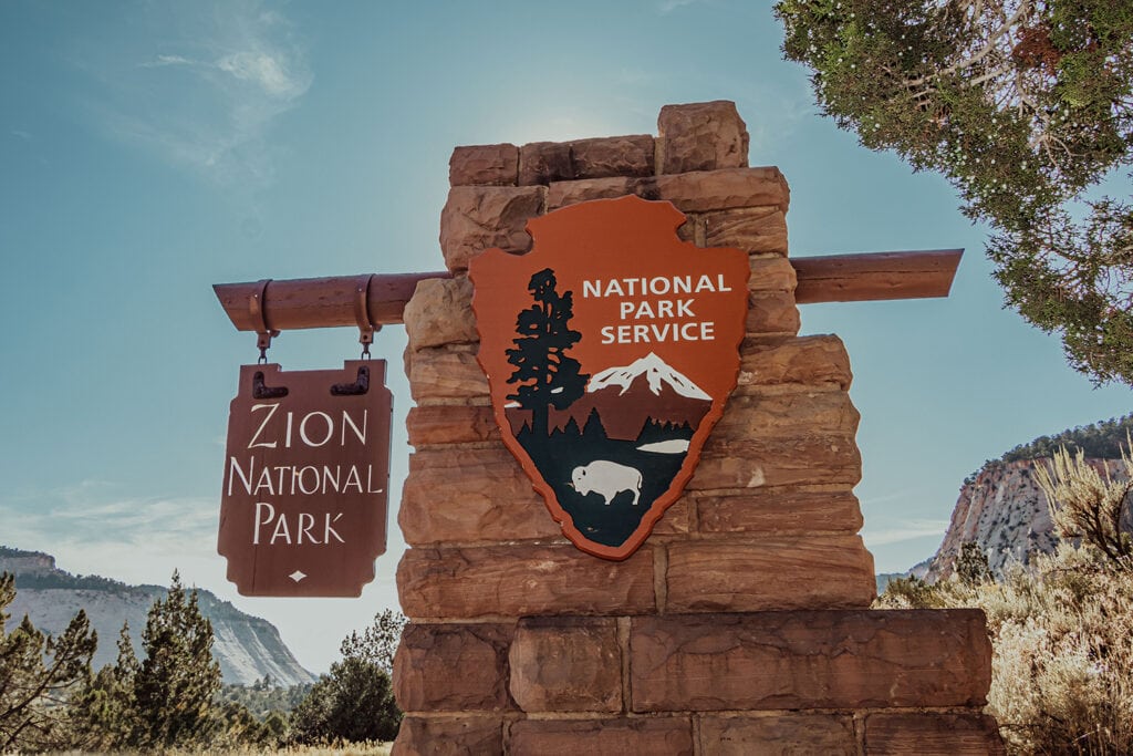 A view of the Zion National Park sign