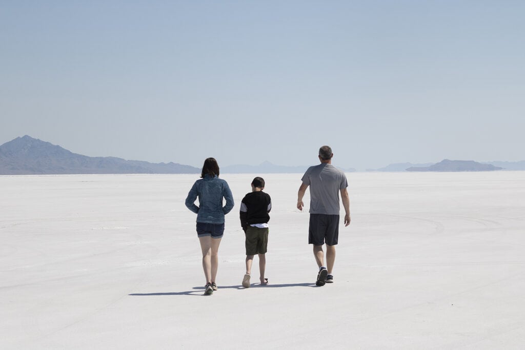 Bonneville Salt Flats – A vast expanse of white salt crust under a clear blue sky, creating a surreal and iconic landscape known for speed records and stunning natural beauty.